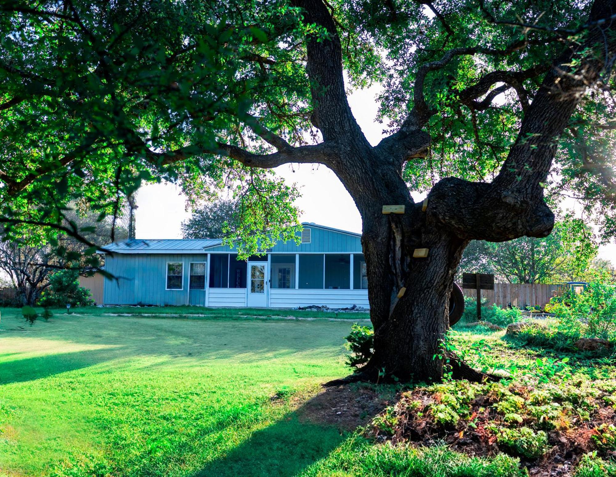 Hadley'S House - A Country 3 Bdrm With Screened-In Porch Нью Браунфелс Экстерьер фото