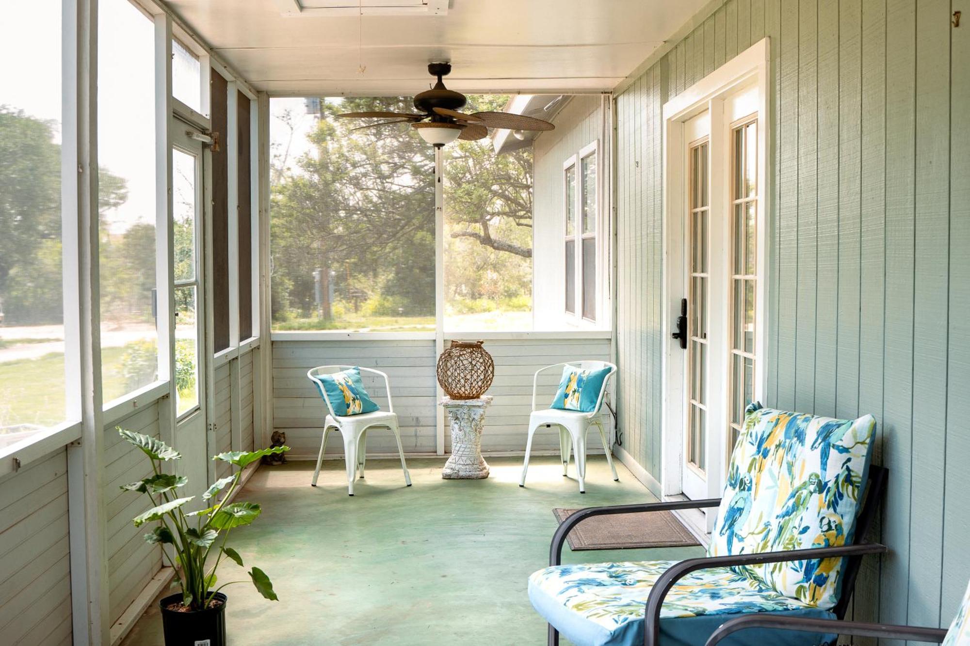Hadley'S House - A Country 3 Bdrm With Screened-In Porch Нью Браунфелс Экстерьер фото