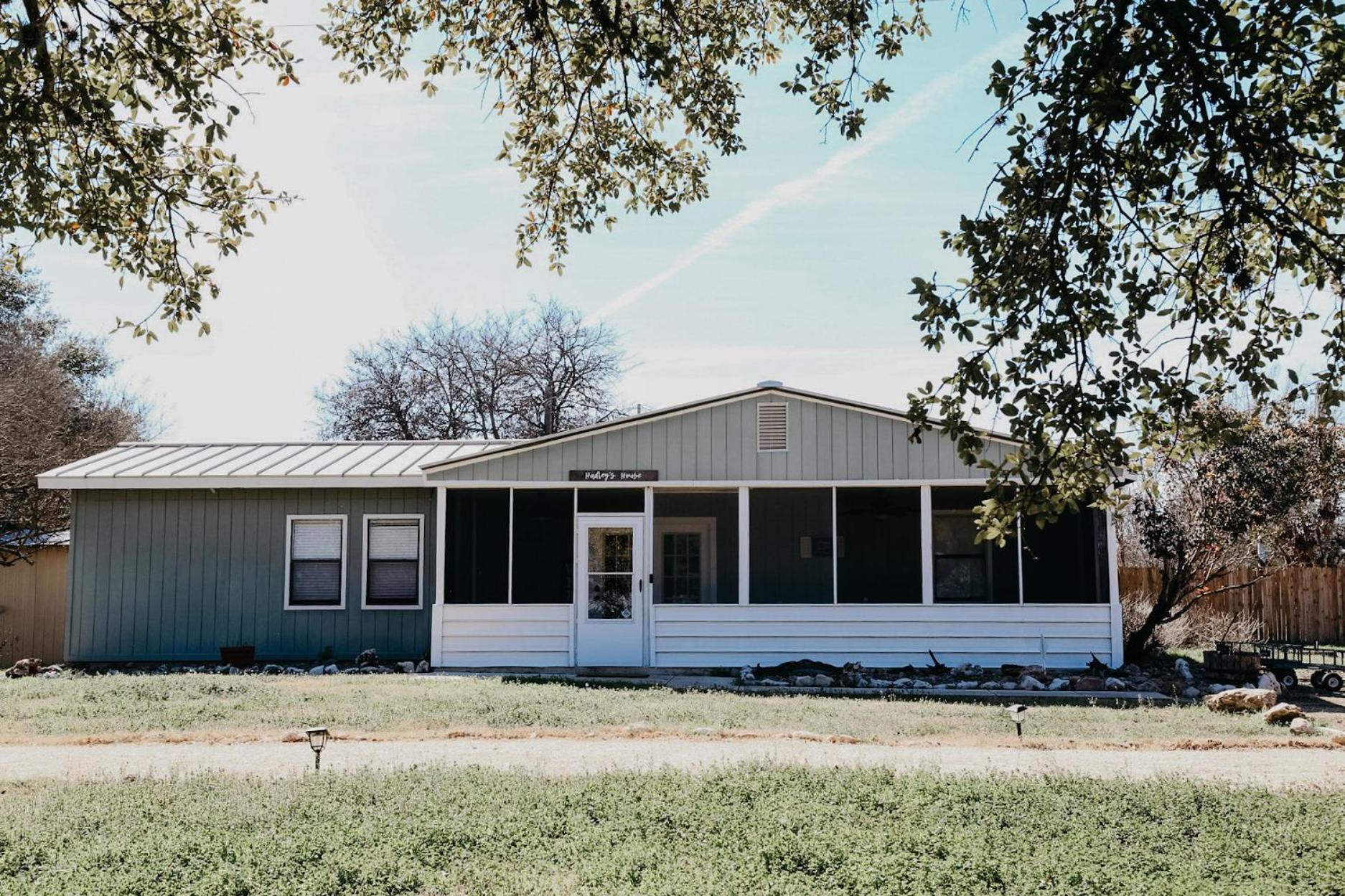 Hadley'S House - A Country 3 Bdrm With Screened-In Porch Нью Браунфелс Экстерьер фото
